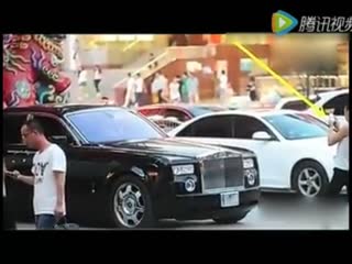 赵本山百余徒弟聚会，豪车云集车牌吓死人！