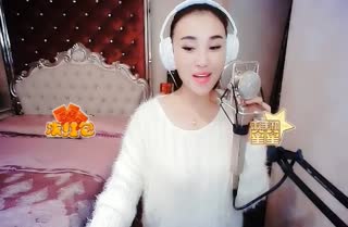 骑着马听着歌，心在草原上飞