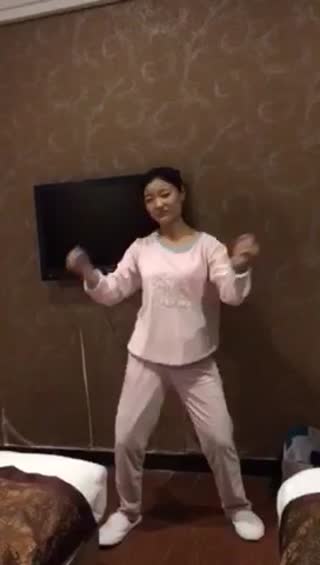 欧欧欧！这个舞蹈太适合足浴店早会了！