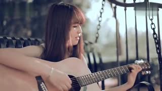 音乐学院校花演绎“民谣版”小苹果