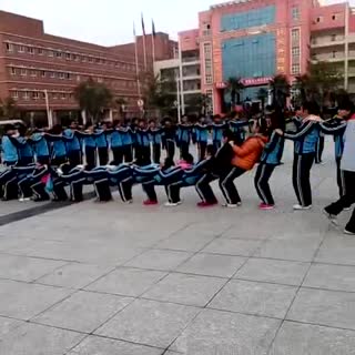 人体多米诺 叫上小伙伴玩起来