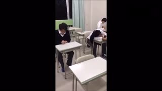 最后简直神同步，精神病人思维广，弱智儿童欢乐多一点不假