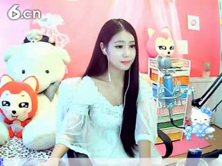 六间房美女主播哇~陈子琳秀唱视频