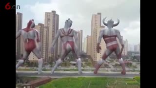 奥特曼跳广场舞？简直辣眼睛