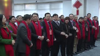 源自中国有行鲨鱼拼板胶SY68O3A真空吸塑胶.mp4