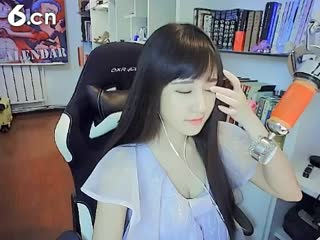 六间房呆萌女主播゛8秒．．・゜♡ 秀唱直播