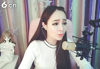 甜美主播秀唱《连锁反应》，简直美爆了~