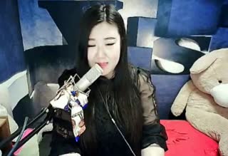 为你流下《第一滴泪》，那热泪烫伤我的脸~