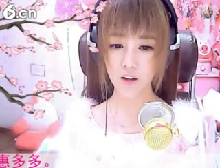 六间房呆萌女主播小鱼儿 互动直播中