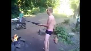 【十大走火搞笑瞬间】请勿玩枪