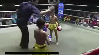 不愧是格斗民族，8岁泰拳神童高扫ko对手！！