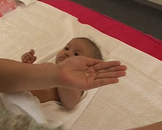 好孕MBA孕期胎教中心新生儿护理之宝宝抚触