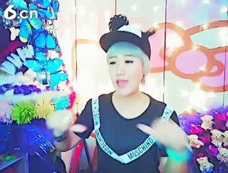 六间房可爱主播银发魔女💋莜筱兮 在线交友聊天