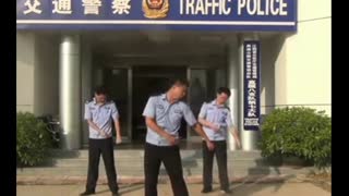 江西交警自编动感舞 传授交通规则