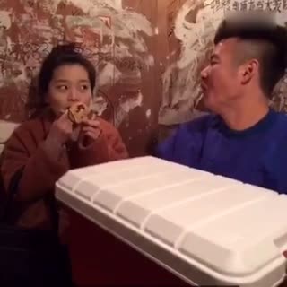 小姐 帮我按下电梯