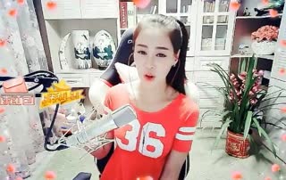 调皮的姑娘《要抱抱》