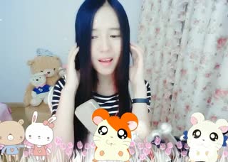 长发美眉秀唱《帝都》~听得好陶醉~
