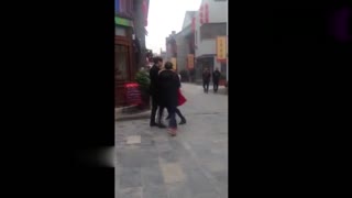 现在出轨的对象不分男女，是你你选谁啊？